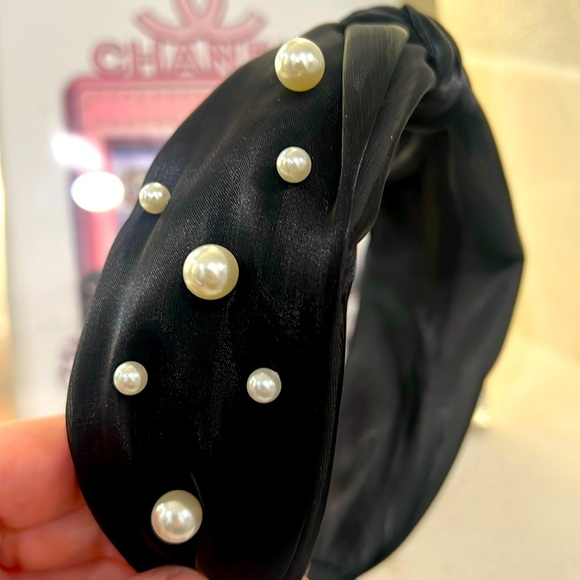 Accessories - Black headband with pearls NIP